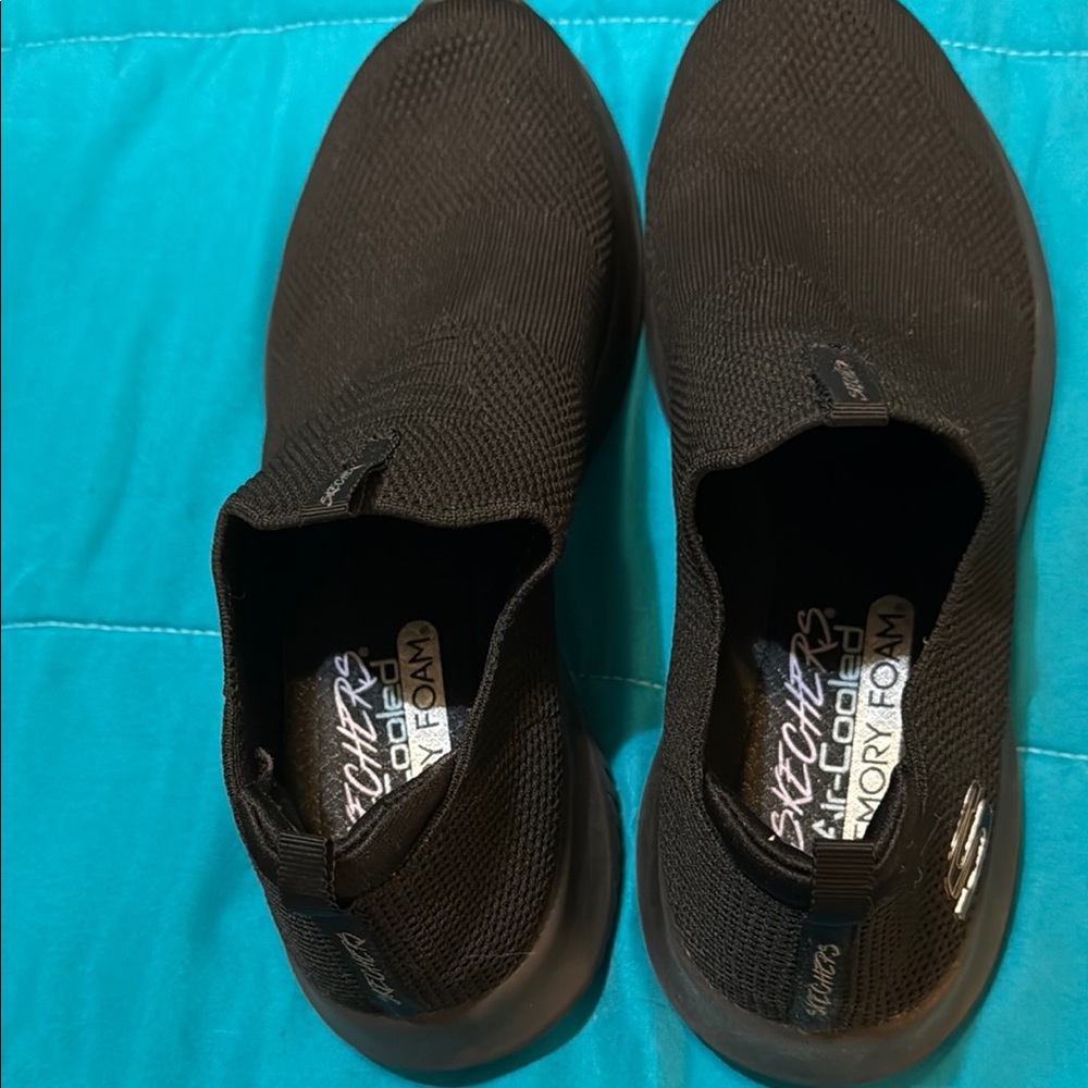 Skechers Black Slip-On Sneakers for Everyday Comfort